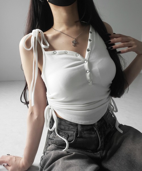 me+em select(ミームセレクト)の「【 2color 】ショルダーリボンシャーリングキャミタンクトップ/ shoulder ribbon shirring cami tank top(キャミソール・レディース・ブラック/ホワイト・FREE)」の18枚目の写真