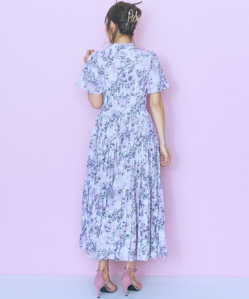 marun（マルン）の「＜大きいサイズ＞プリーツデザインフレア袖ワンピース　marun（ワンピース・レディース・グレー系/パープル系/ブルー系・5L/4L/3L/LL/L）」の5枚目の写真