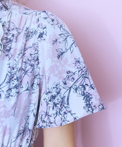 marun（マルン）の「＜大きいサイズ＞プリーツデザインフレア袖ワンピース　marun（ワンピース・レディース・グレー系/パープル系/ブルー系・5L/4L/3L/LL/L）」の12枚目の写真