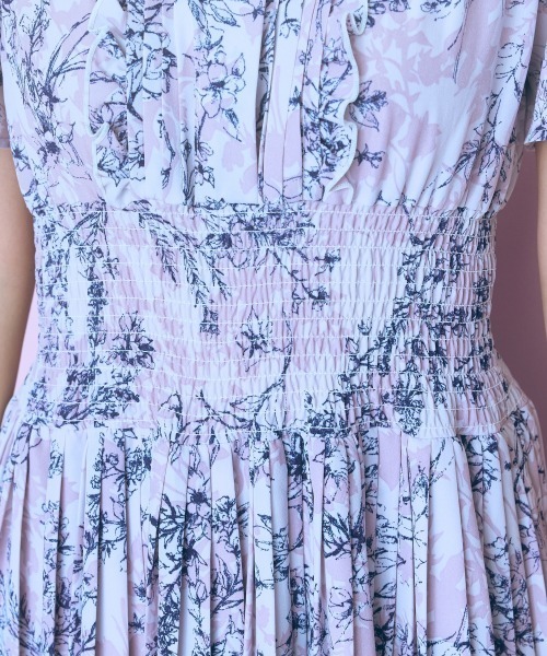 marun（マルン）の「＜大きいサイズ＞プリーツデザインフレア袖ワンピース　marun（ワンピース・レディース・グレー系/パープル系/ブルー系・5L/4L/3L/LL/L）」の13枚目の写真