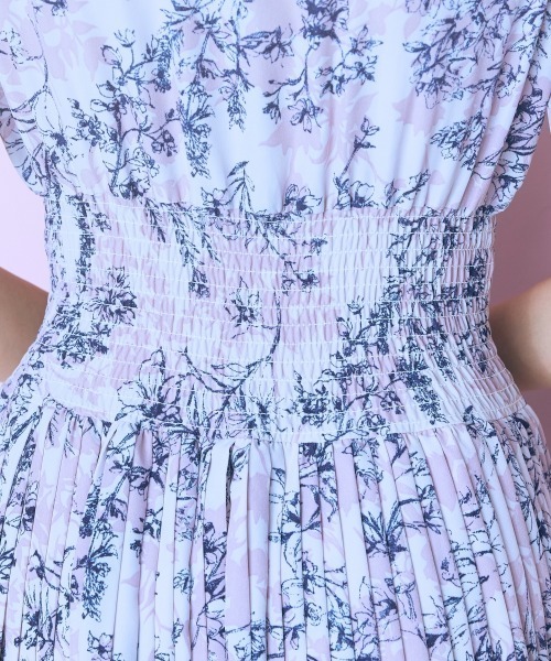 marun（マルン）の「＜大きいサイズ＞プリーツデザインフレア袖ワンピース　marun（ワンピース・レディース・グレー系/パープル系/ブルー系・5L/4L/3L/LL/L）」の14枚目の写真