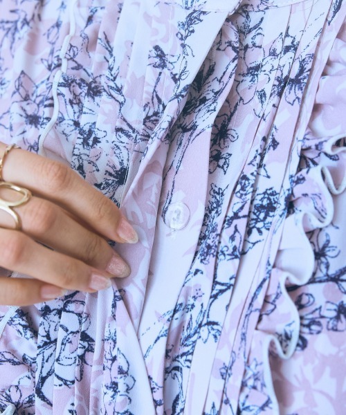 marun（マルン）の「＜大きいサイズ＞プリーツデザインフレア袖ワンピース　marun（ワンピース・レディース・グレー系/パープル系/ブルー系・5L/4L/3L/LL/L）」の15枚目の写真