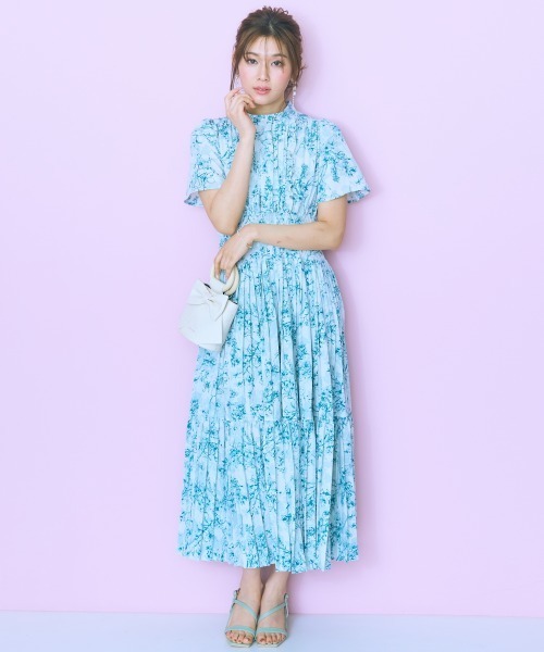 marun（マルン）の「＜大きいサイズ＞プリーツデザインフレア袖ワンピース　marun（ワンピース・レディース・グレー系/パープル系/ブルー系・5L/4L/3L/LL/L）」の9枚目の写真