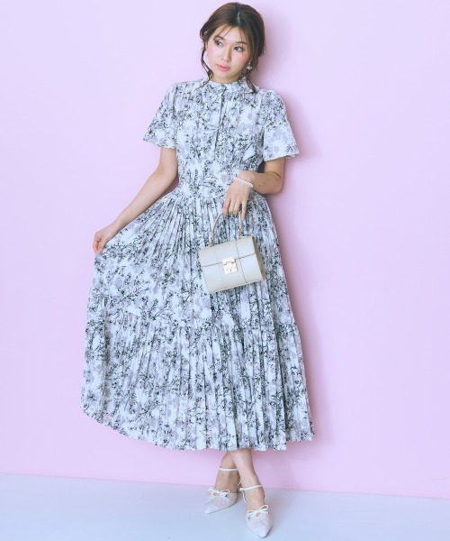 marun（マルン）の「＜大きいサイズ＞プリーツデザインフレア袖ワンピース　marun（ワンピース・レディース・グレー系/パープル系/ブルー系・5L/4L/3L/LL/L）」の7枚目の写真