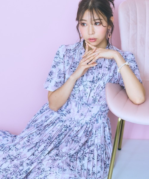 marun（マルン）の「＜大きいサイズ＞プリーツデザインフレア袖ワンピース　marun（ワンピース・レディース・グレー系/パープル系/ブルー系・5L/4L/3L/LL/L）」の6枚目の写真