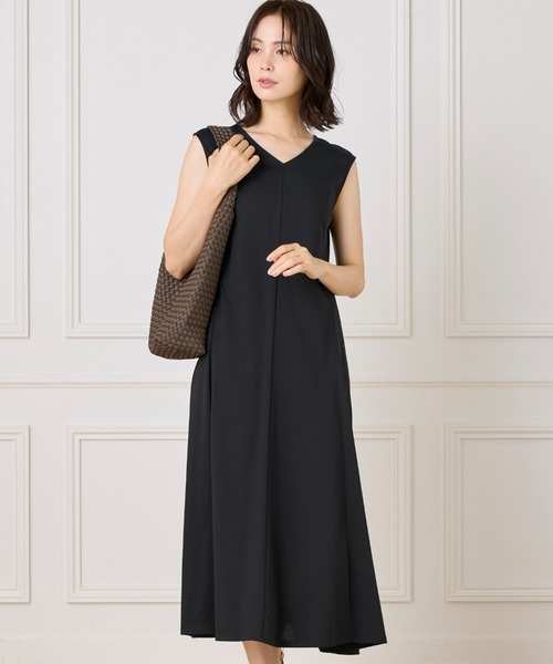 INED（イネド）の「【UVカット】フレアカットワンピース（ワンピース・レディース・モカ/ブラック・9号/11号）」の2枚目の写真