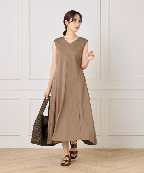 INED（イネド）の「【UVカット】フレアカットワンピース（ワンピース・レディース・モカ/ブラック・9号/11号）」の13枚目の写真