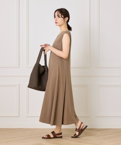 INED（イネド）の「【UVカット】フレアカットワンピース（ワンピース・レディース・モカ/ブラック・9号/11号）」の14枚目の写真