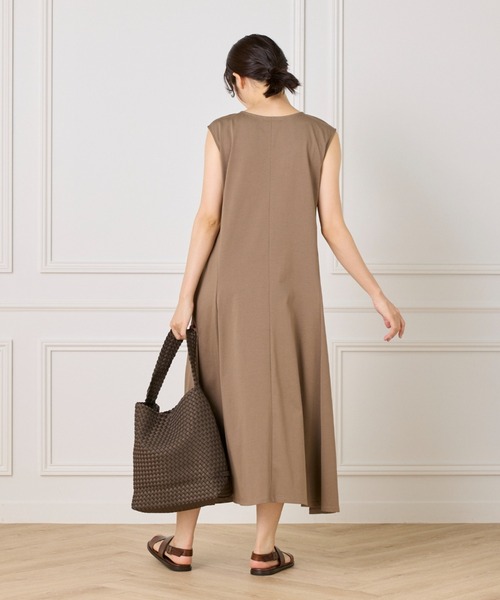 INED（イネド）の「【UVカット】フレアカットワンピース（ワンピース・レディース・モカ/ブラック・9号/11号）」の15枚目の写真