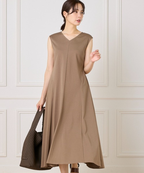 INED（イネド）の「【UVカット】フレアカットワンピース（ワンピース・レディース・モカ/ブラック・9号/11号）」の5枚目の写真