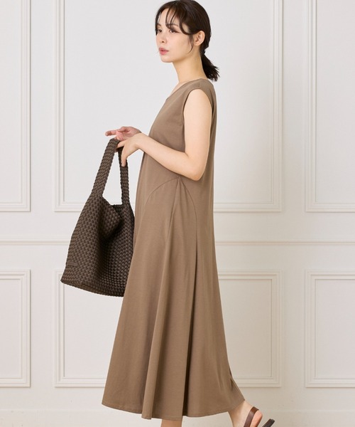 INED（イネド）の「【UVカット】フレアカットワンピース（ワンピース・レディース・モカ/ブラック・9号/11号）」の6枚目の写真