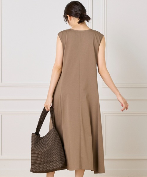 INED（イネド）の「【UVカット】フレアカットワンピース（ワンピース・レディース・モカ/ブラック・9号/11号）」の7枚目の写真