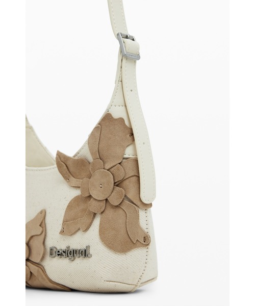 Desigual(デシグアル)の「フラワーアップリケミニハンドバッグ ショルダー(ボディバッグ/ウエストポーチ・レディース・ホワイト・FREE)」の3枚目の写真