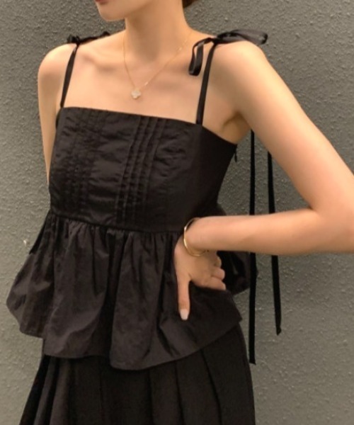 Aelina(エリナ)の「肩リボンベストトップス(シャツ/ブラウス・レディース・ホワイト/ブラック・F)」の1枚目の写真