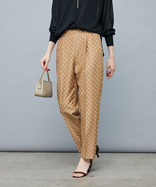 NOLLEY’S Sophi（ノーリーズソフィ）の「ウォッシャブルドットジャガードテーパードパンツ（その他パンツ・レディース・ベージュ系その他/ブラック系その他・38/36/34）」の4枚目の写真
