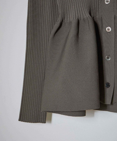 SALON adam et rope'(サロン アダム エ ロペ)の「【WEB限定】Vネックペプラムカーディガン 2(カーディガン/ボレロ・レディース・チャコールグレー/ブラック/レッド/ベージュ系その他・FREE)」の16枚目の写真