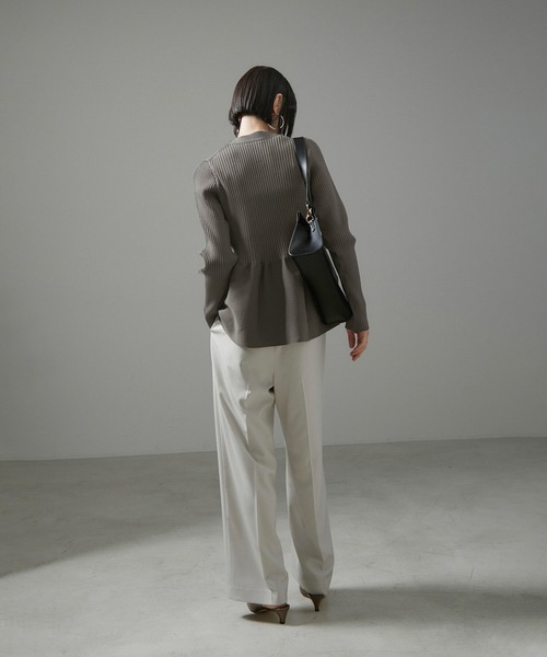 SALON adam et rope'(サロン アダム エ ロペ)の「【WEB限定】Vネックペプラムカーディガン 2(カーディガン/ボレロ・レディース・チャコールグレー/ブラック/レッド/ベージュ系その他・FREE)」の11枚目の写真