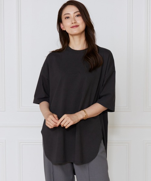 I.T.'S international(イッツインターナショナル)の「ラウンドヘムカットプルオーバー(Tシャツ/カットソー・レディース・ブラウン/スミクロ・フリー)」の2枚目の写真