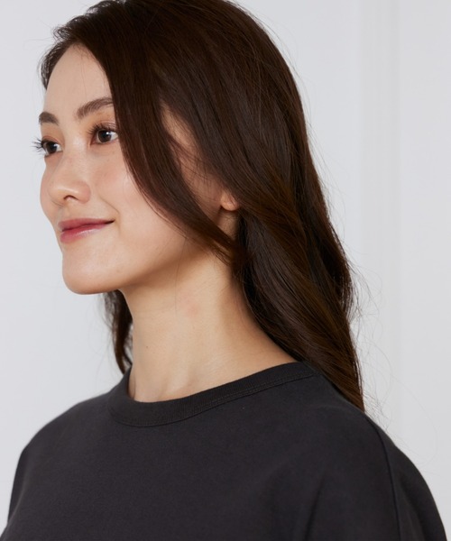 I.T.'S international(イッツインターナショナル)の「ラウンドヘムカットプルオーバー(Tシャツ/カットソー・レディース・ブラウン/スミクロ・フリー)」の15枚目の写真