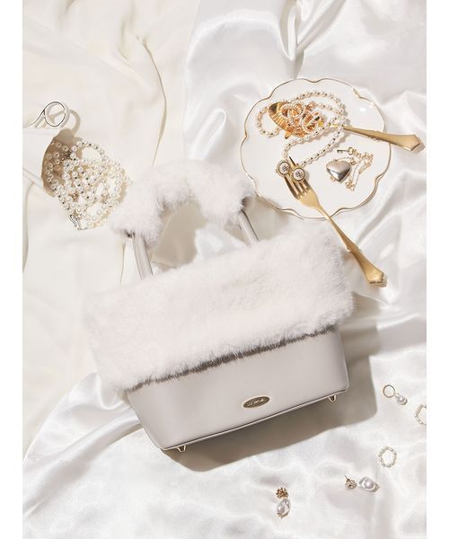 LILY BROWN（リリーブラウン）の「エコファーコンビ2wayトート（トートバッグ・レディース・アイボリー/ブラック/ピンクベージュ/ライトブルー/ライトグレー/チェック・F）」の4枚目の写真