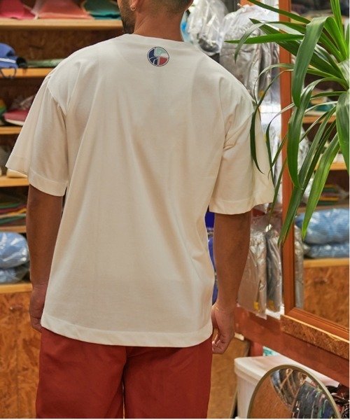 Sunny Smith(サニースミス)の「へビーオンス Cool Smith ロゴプリント Tシャツ 半袖(Tシャツ/カットソー・メンズ・チャコール/オフホワイト/レッド・LARGE/MEDIUM)」の8枚目の写真