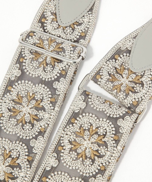 GLOBAL WORK（グローバルワーク）の「太幅刺繍スマホショルダー/581096（その他小物・レディース・ホワイト/ライトピンク/グリーン系その他4/ブラック・FREE）」の5枚目の写真