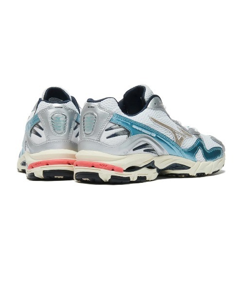 MIZUNO(ミズノ )の「MIZUNO WAVE RIDER 10(ミズノ ウエーブライダー 10)(スニーカー・メンズ・ホワイト系・23cm/24cm/25.5cm/26cm/27cm/28cm/24.5cm/23.5cm/29cm/28.5cm/27.5cm/26.5cm/25cm)」の2枚目の写真