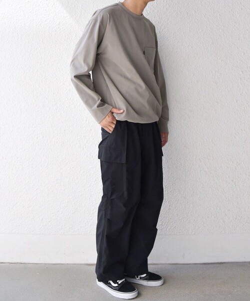 SHIPS any(シップス エニィ)の「SHIPS any: SORONA(R) ストレッチ ジャージー スピンドル ポケット Tシャツ (ロンT)◇(Tシャツ/カットソー・メンズ・ダークグレー/ホワイト/ブラック/ベージュ・SMALL/MEDIUM/LARGE/X-LARGE)」の21枚目の写真