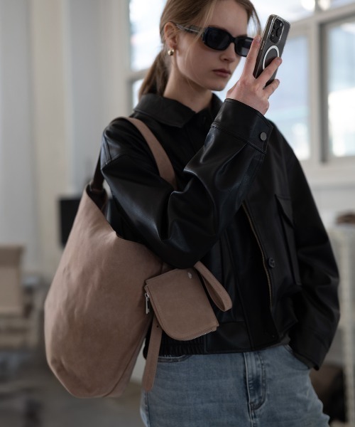 GENERAL IDEA(ジェネラルアイデア)の「GENERAL IDEA/ジェネラルアイディア eco suede basket shoulder bag ショルダーバッグ(ショルダーバッグ・レディース・キャメル/ベージュ/ブルー・FREE)」の9枚目の写真