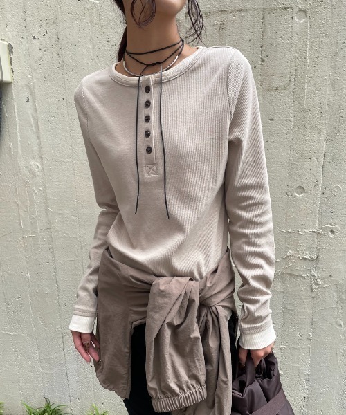 レイヤードライクヘンリーネックリブトップス（Tシャツ/カットソー