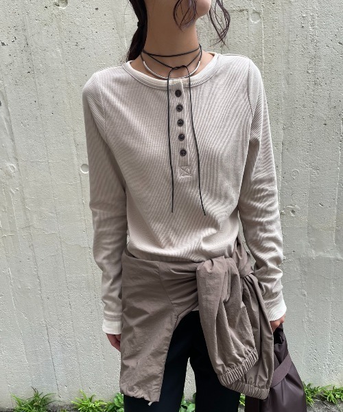 レイヤードライクヘンリーネックリブトップス（Tシャツ