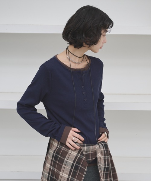 AIC.(エーアイシー)の「レイヤードライクヘンリーネックリブトップス(Tシャツ/カットソー・レディース・ブラック/チャコールグレー/ベージュ/ブラウン/ネイビー・FREE)」の9枚目の写真