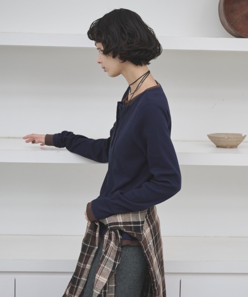 AIC.(エーアイシー)の「レイヤードライクヘンリーネックリブトップス(Tシャツ/カットソー・レディース・ブラック/チャコールグレー/ベージュ/ブラウン/ネイビー・FREE)」の11枚目の写真