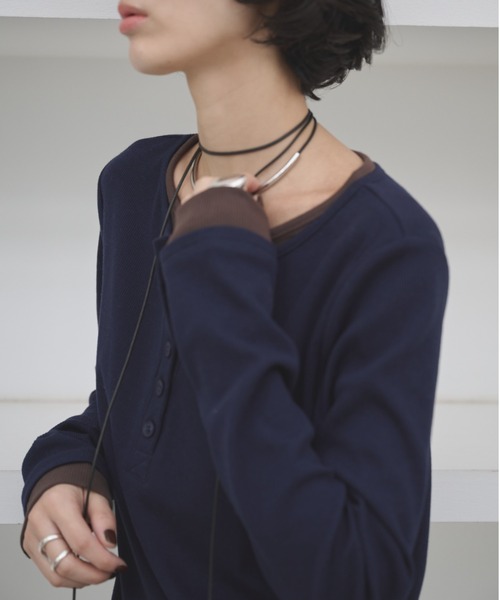 AIC.(エーアイシー)の「レイヤードライクヘンリーネックリブトップス(Tシャツ/カットソー・レディース・ブラック/チャコールグレー/ベージュ/ブラウン/ネイビー・FREE)」の13枚目の写真