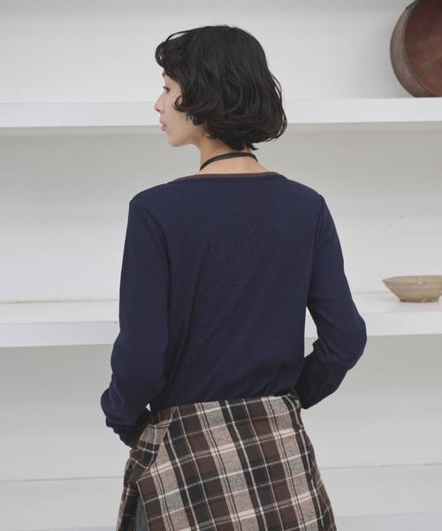 AIC.(エーアイシー)の「レイヤードライクヘンリーネックリブトップス(Tシャツ/カットソー・レディース・ブラック/チャコールグレー/ベージュ/ブラウン/ネイビー・FREE)」の17枚目の写真