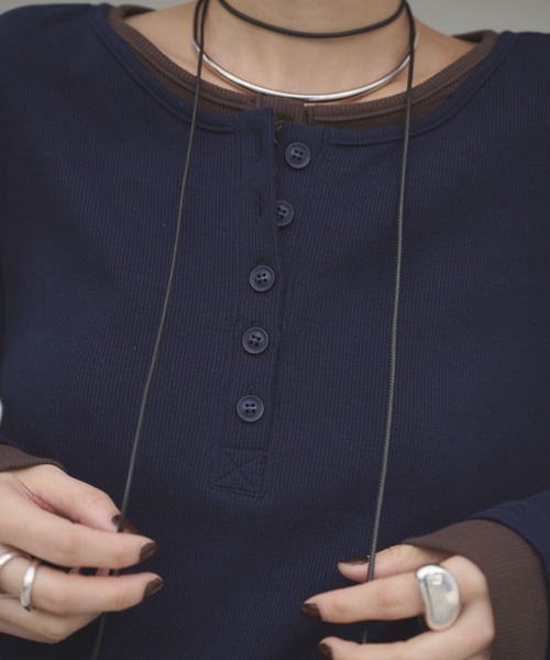 AIC.(エーアイシー)の「レイヤードライクヘンリーネックリブトップス(Tシャツ/カットソー・レディース・ブラック/チャコールグレー/ベージュ/ブラウン/ネイビー・FREE)」の14枚目の写真