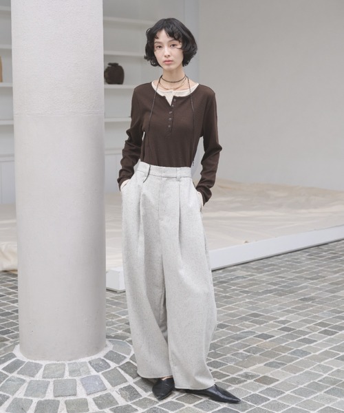 AIC.(エーアイシー)の「レイヤードライクヘンリーネックリブトップス(Tシャツ/カットソー・レディース・ブラック/チャコールグレー/ベージュ/ブラウン/ネイビー・FREE)」の14枚目の写真