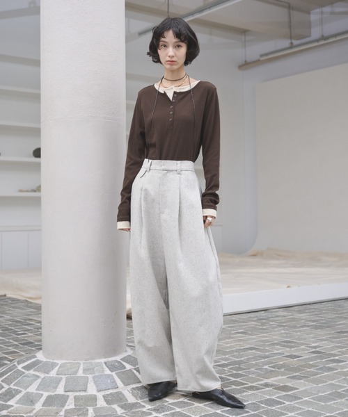 AIC.(エーアイシー)の「レイヤードライクヘンリーネックリブトップス(Tシャツ/カットソー・レディース・ブラック/チャコールグレー/ベージュ/ブラウン/ネイビー・FREE)」の18枚目の写真