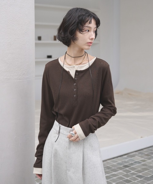 AIC.(エーアイシー)の「レイヤードライクヘンリーネックリブトップス(Tシャツ/カットソー・レディース・ブラック/チャコールグレー/ベージュ/ブラウン/ネイビー・FREE)」の6枚目の写真
