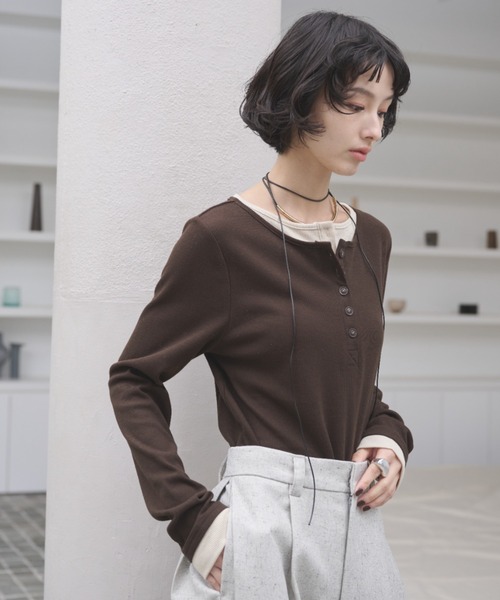 AIC.(エーアイシー)の「レイヤードライクヘンリーネックリブトップス(Tシャツ/カットソー・レディース・ブラック/チャコールグレー/ベージュ/ブラウン/ネイビー・FREE)」の10枚目の写真