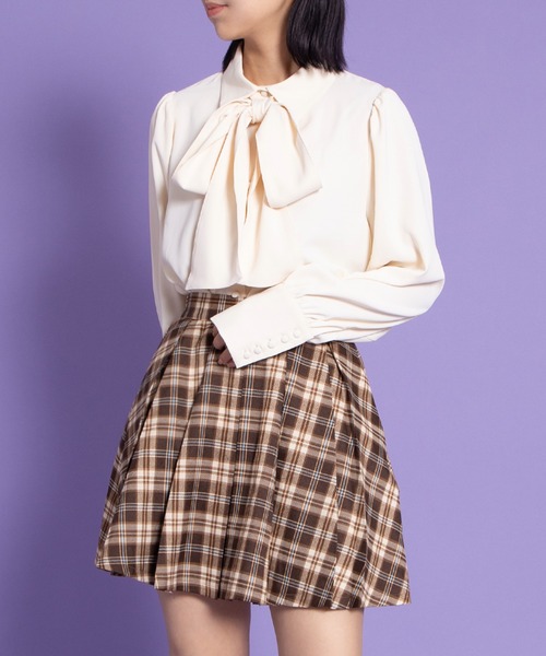 PUNYUS(プニュズ)の「リボン付きブラウス(シャツ/ブラウス・レディース・ネイビー/ホワイト/レッド・1/2/3/4)」の2枚目の写真