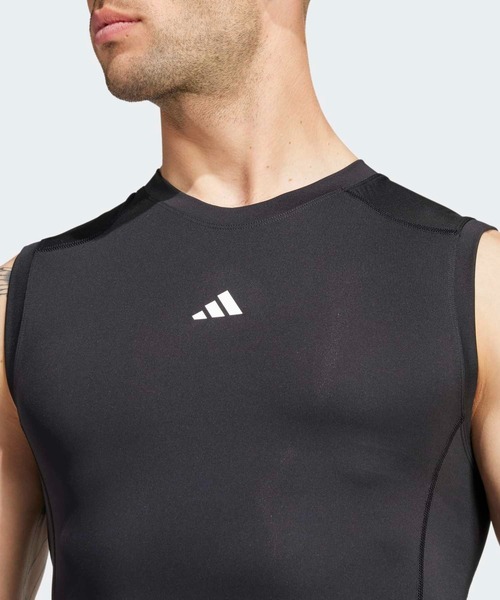 adidas（アディダス）の「テックフィット コンプレッション トレーニング ノースリーブTシャツ / アディダス adidas（タンクトップ・メンズ・ブラック・XX-LARGE/3XL/LARGE/MEDIUM/SMALL/X-LARGE/X-SMALL）」の4枚目の写真