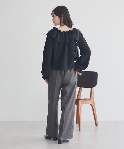 earth music&ecology（アースミュージックアンドエコロジー）の「フリルオフショルブラウス（シャツ/ブラウス・レディース・アイボリー/ブラック/チェック・FREE）」の5枚目の写真