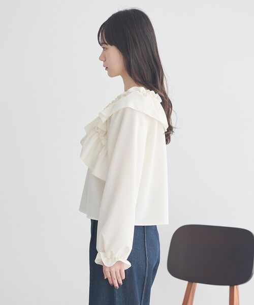 earth music&ecology（アースミュージックアンドエコロジー）の「フリルオフショルブラウス（シャツ/ブラウス・レディース・アイボリー/ブラック/チェック・FREE）」の7枚目の写真