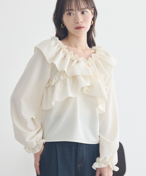 earth music&ecology（アースミュージックアンドエコロジー）の「フリルオフショルブラウス（シャツ/ブラウス・レディース・アイボリー/ブラック/チェック・FREE）」の2枚目の写真