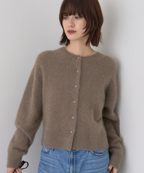 Rouge vif（ルージュヴィフ）の「フォックスウールクルーネッククルミ釦カーディガン（カーディガン/ボレロ・レディース・サックスブルー/ネイビー/ベージュ・フリー）」の2枚目の写真