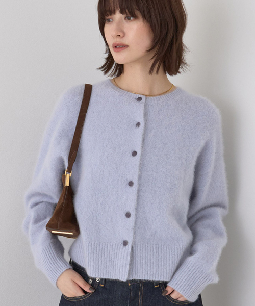 Rouge vif（ルージュヴィフ）の「フォックスウールクルーネッククルミ釦カーディガン（カーディガン/ボレロ・レディース・サックスブルー/ネイビー/ベージュ・フリー）」の3枚目の写真