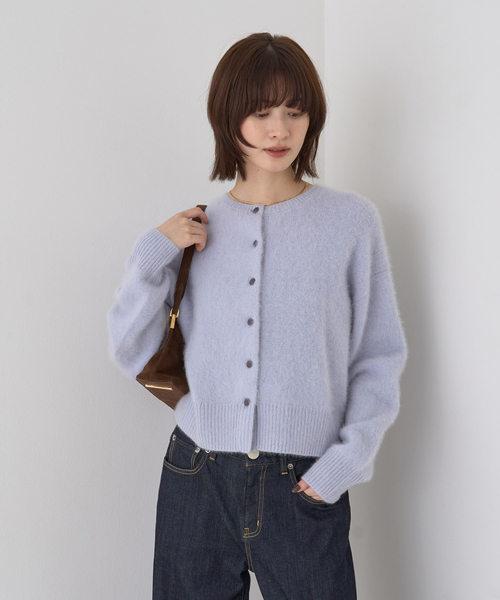 Rouge vif（ルージュヴィフ）の「フォックスウールクルーネッククルミ釦カーディガン（カーディガン/ボレロ・レディース・サックスブルー/ネイビー/ベージュ・フリー）」の4枚目の写真