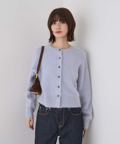 Rouge vif（ルージュヴィフ）の「フォックスウールクルーネッククルミ釦カーディガン（カーディガン/ボレロ・レディース・サックスブルー/ネイビー/ベージュ・フリー）」の5枚目の写真