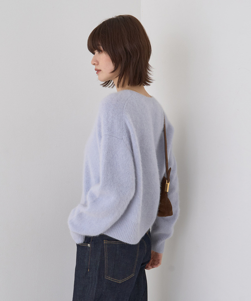 Rouge vif（ルージュヴィフ）の「フォックスウールクルーネッククルミ釦カーディガン（カーディガン/ボレロ・レディース・サックスブルー/ネイビー/ベージュ・フリー）」の6枚目の写真